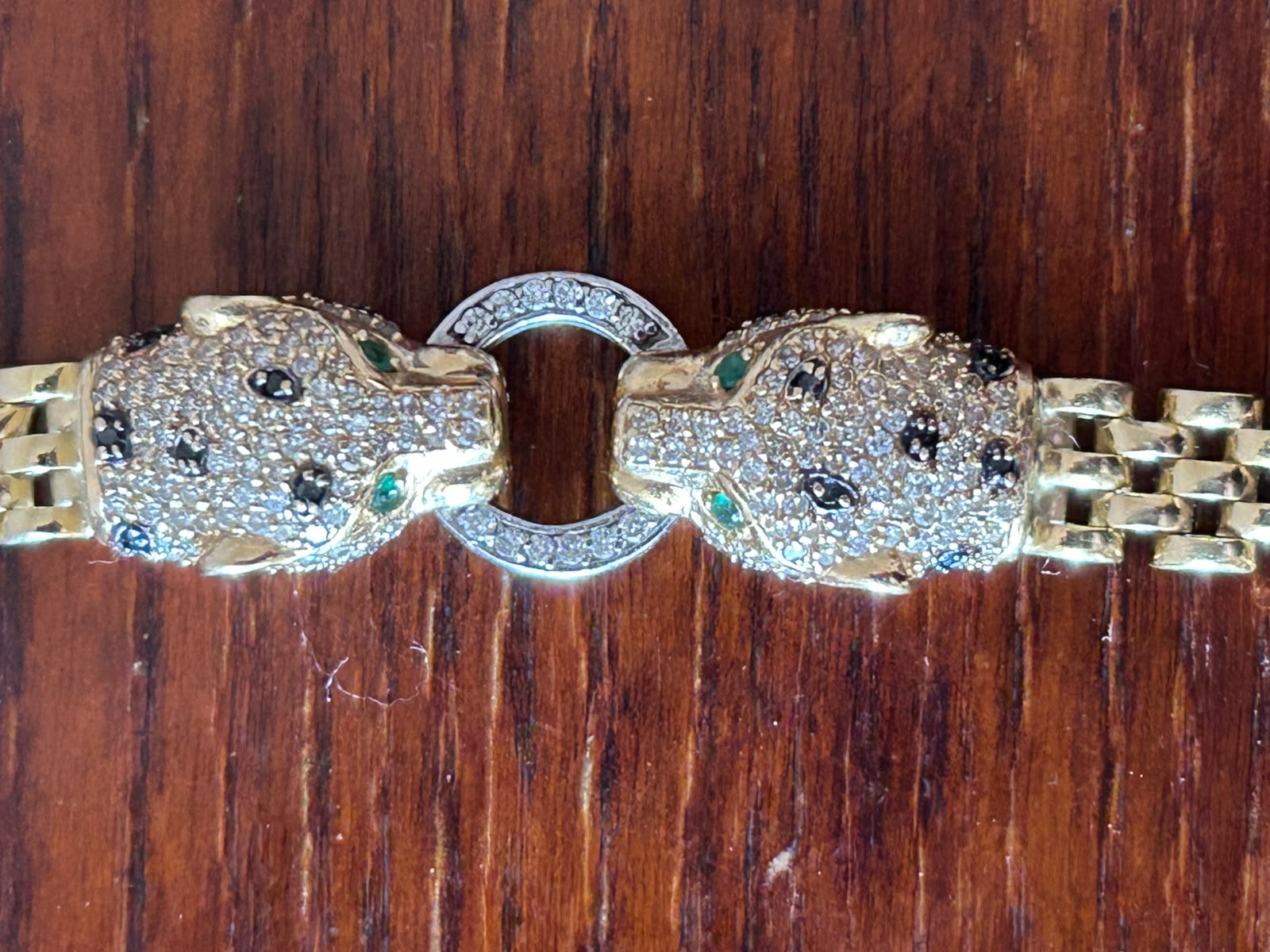 Close view of the leopard bracelet